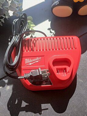 Milwaukee Genuine 12 Volt Lithium-ion Battery Charger